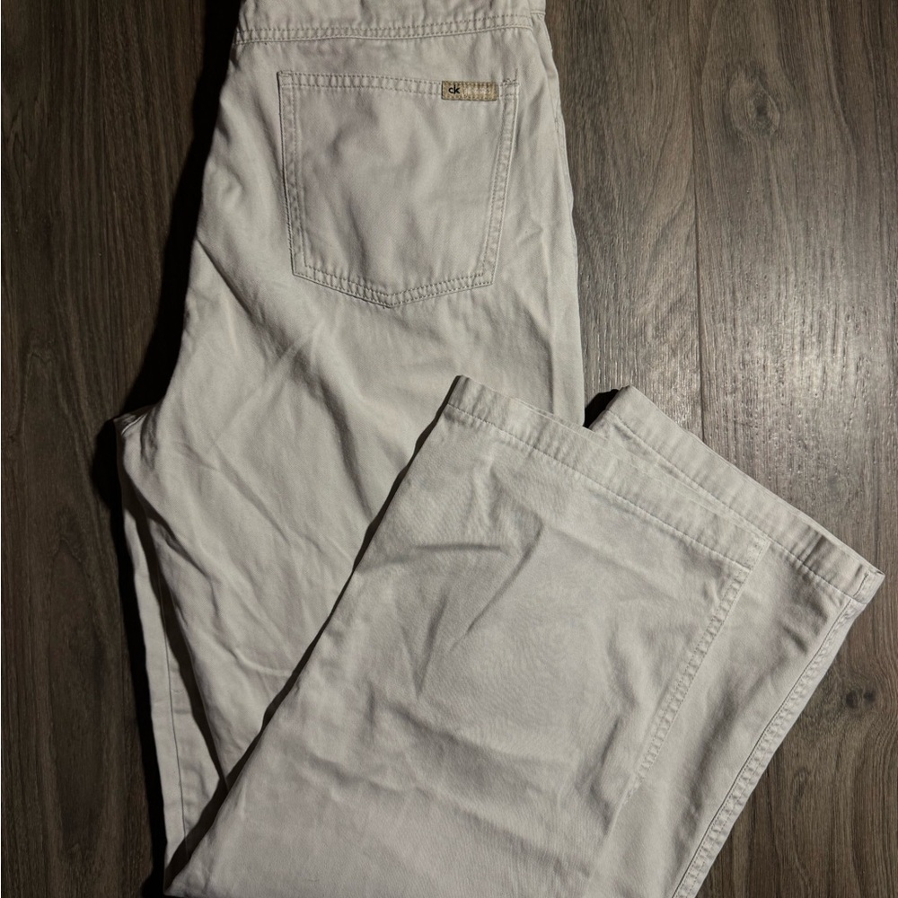 Calvin Klein Jeans Women's Straight Leg in Cream